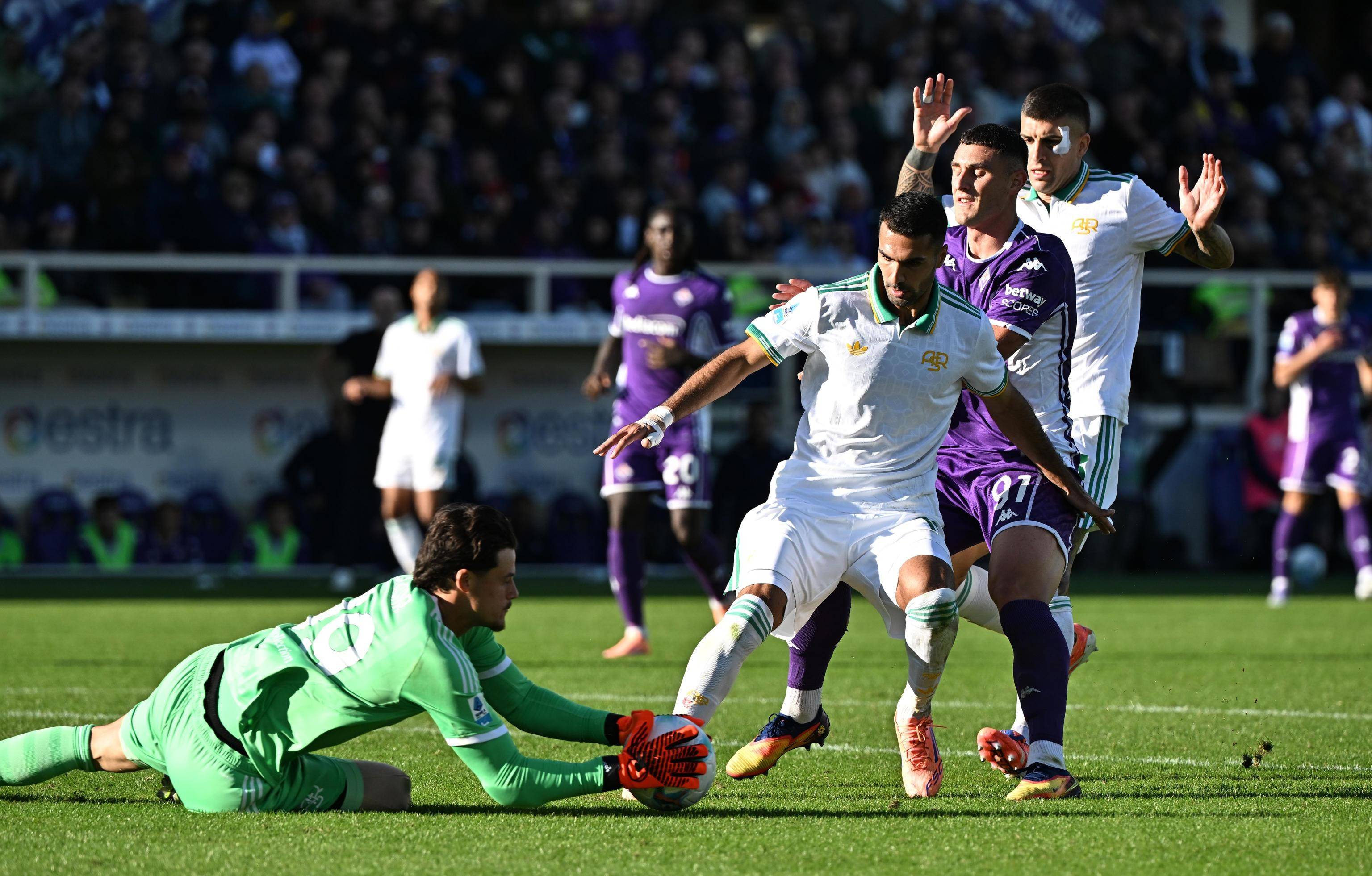 包含窗口期国际米兰再遭质疑拜仁慕尼黑围绕葡超调整名单，网友：浙江队围绕欧冠官宣签约的词条